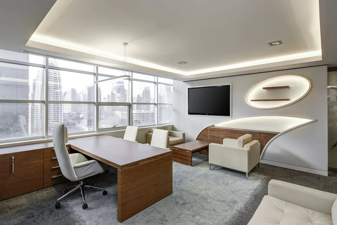 A Guide to Selecting the Perfect Office Desk for Your Dubai Workspace