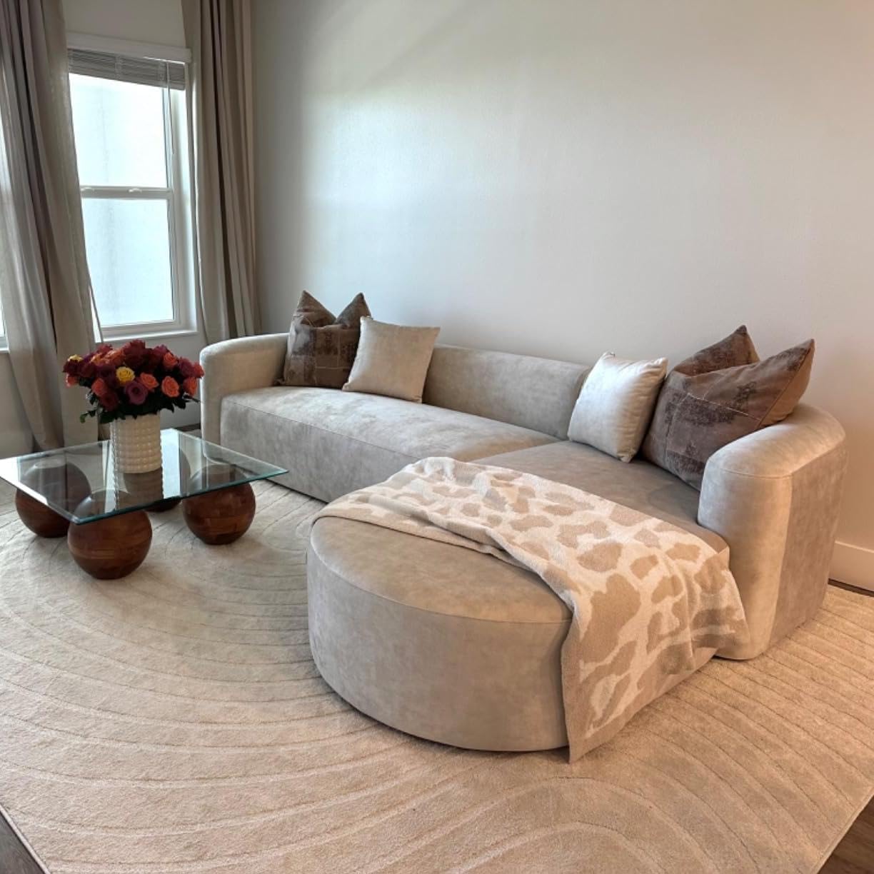 Wooden Twist Velvet Sectional Sofa Cream Right Chaise - Cushion Detail