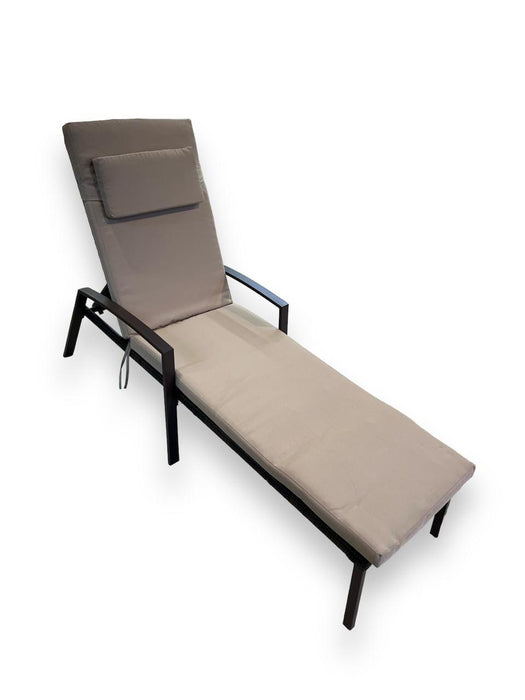 Wooden Twist Aluminum Adjustable Lounger Comfortable Poolside Seating