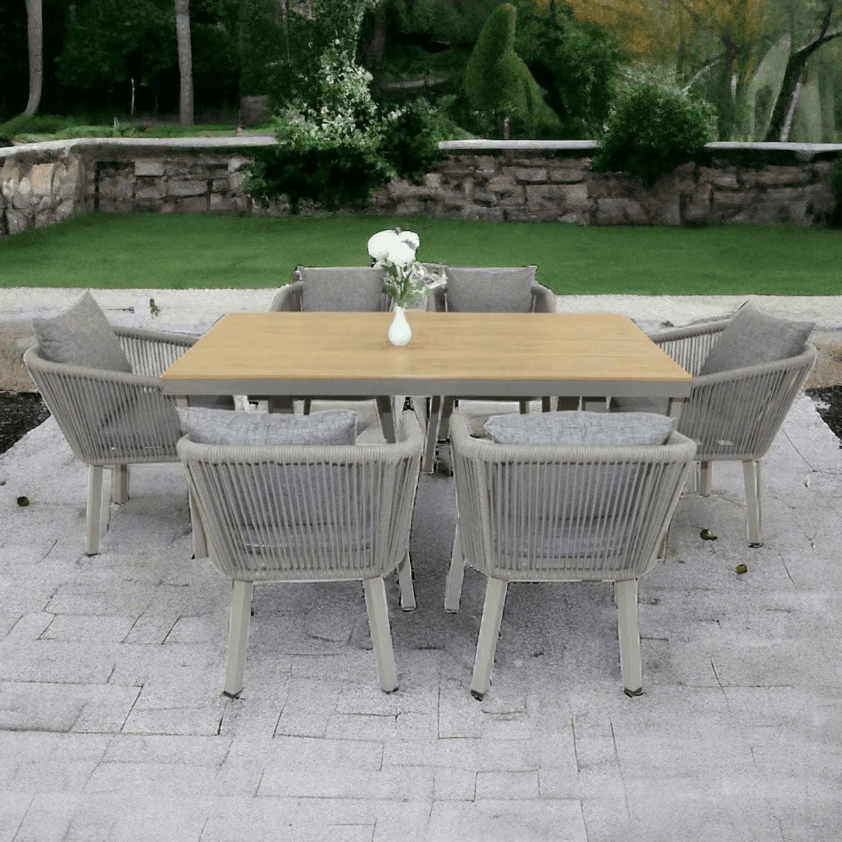 Celeb: Where Luxury Meets Outdoor Dining