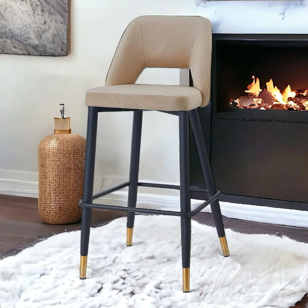 A Stylish Stool for Kitchen Counter or Bar