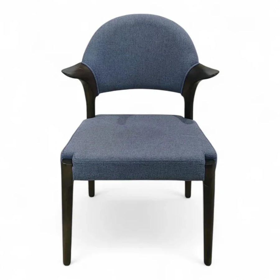Armless Design, Contoured Seat