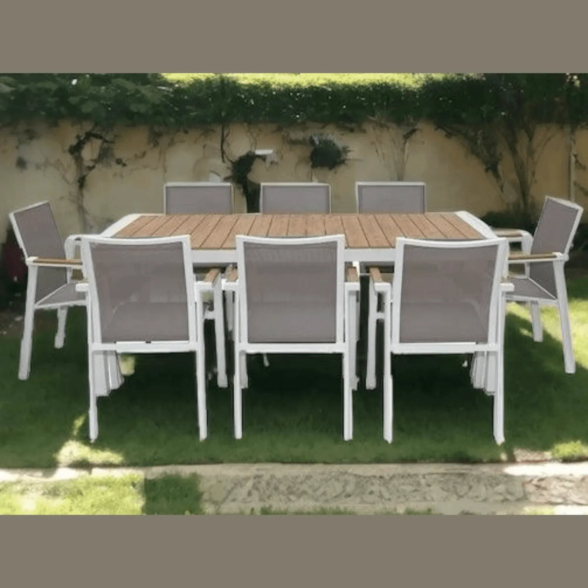 Outdoor Dining for the Whole Crew