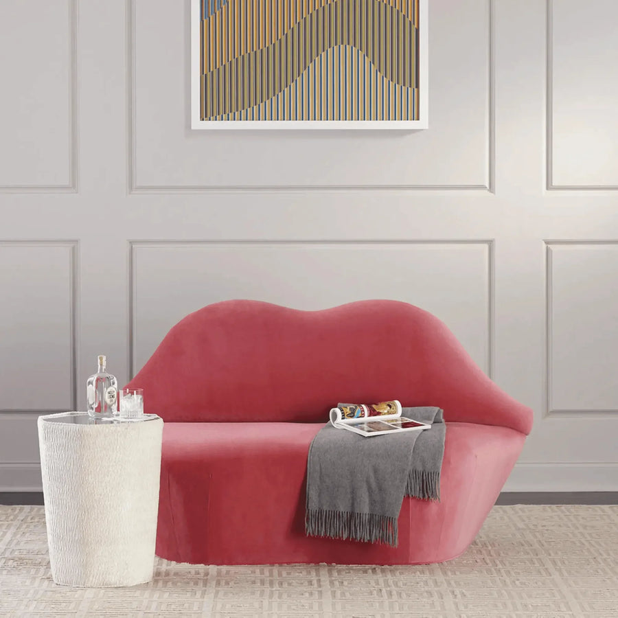 Distinctive Twist Silhouette