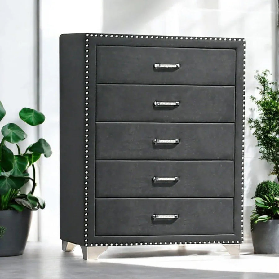 5 Spacious Drawers