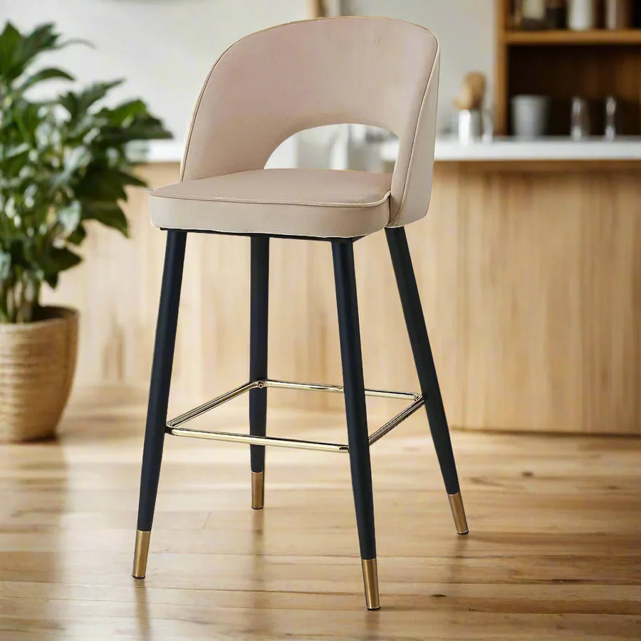 An Ergonomic Curved Back for Relaxed Seating