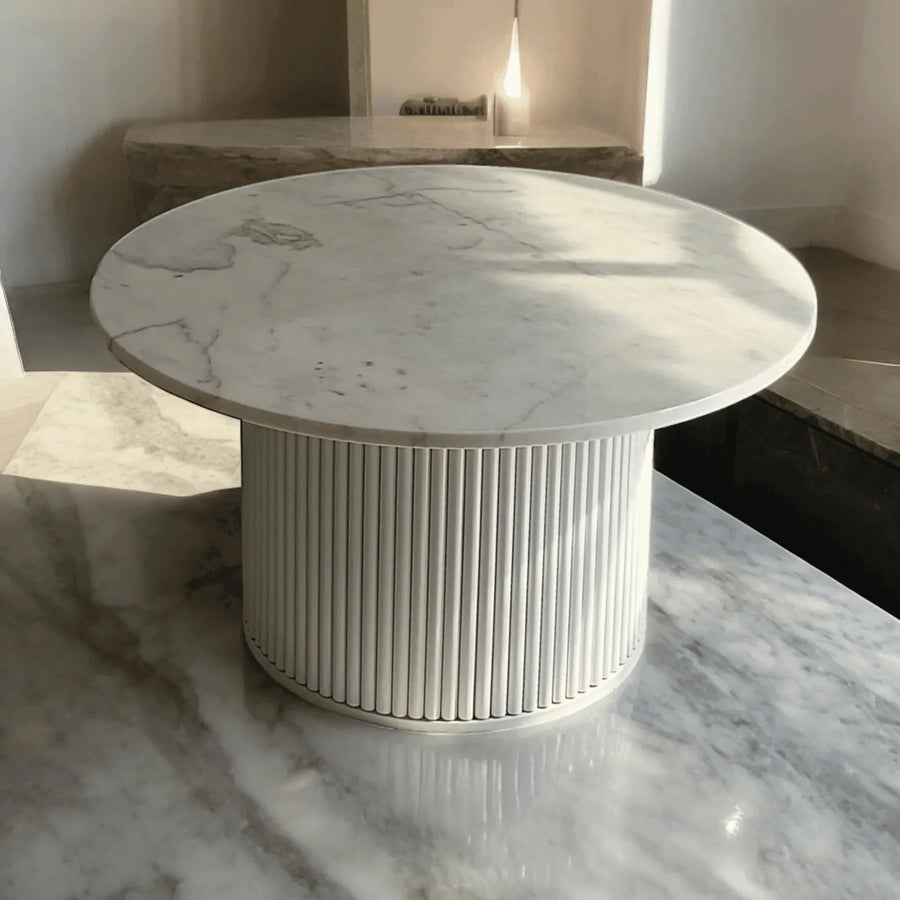A Marble Surface That Sets the Tone