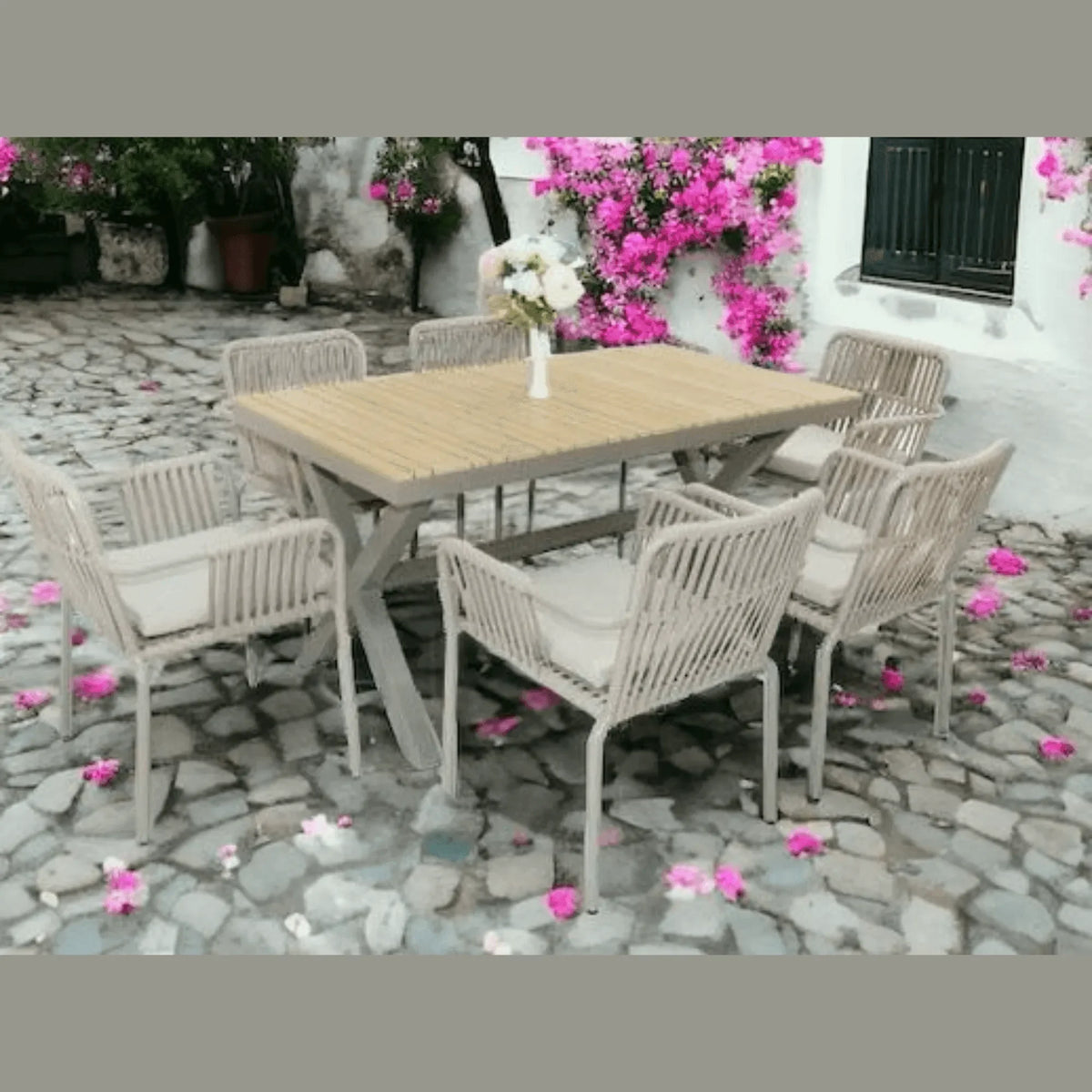 Module: Compact Dining, Full Comfort
