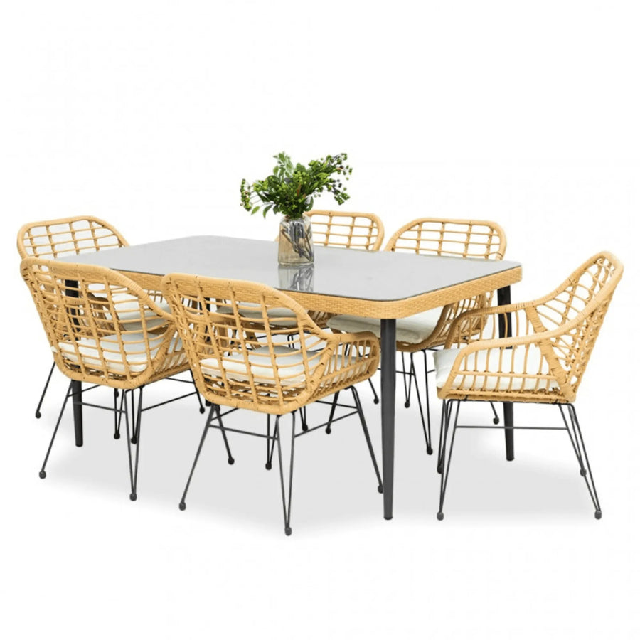Spacious Seating for 6