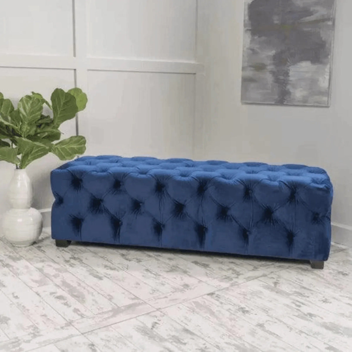 A wide, buttoned seat built for everyday comfort