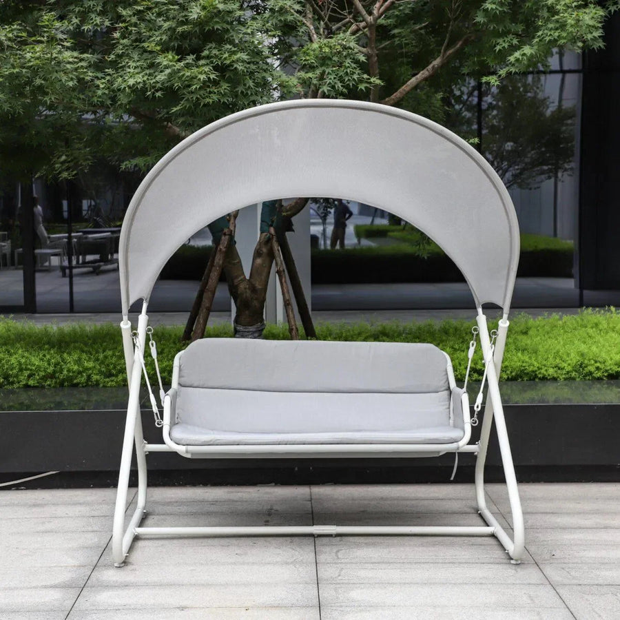 A Curved Canopy That Stands Out