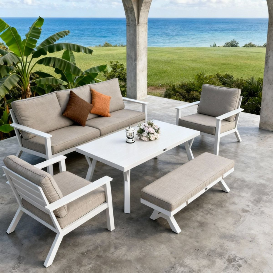 Rust-proof aluminum for year-round outdoor use