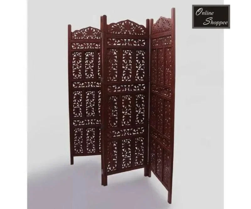 4 Adjustable Panels for Flexible Room Layouts