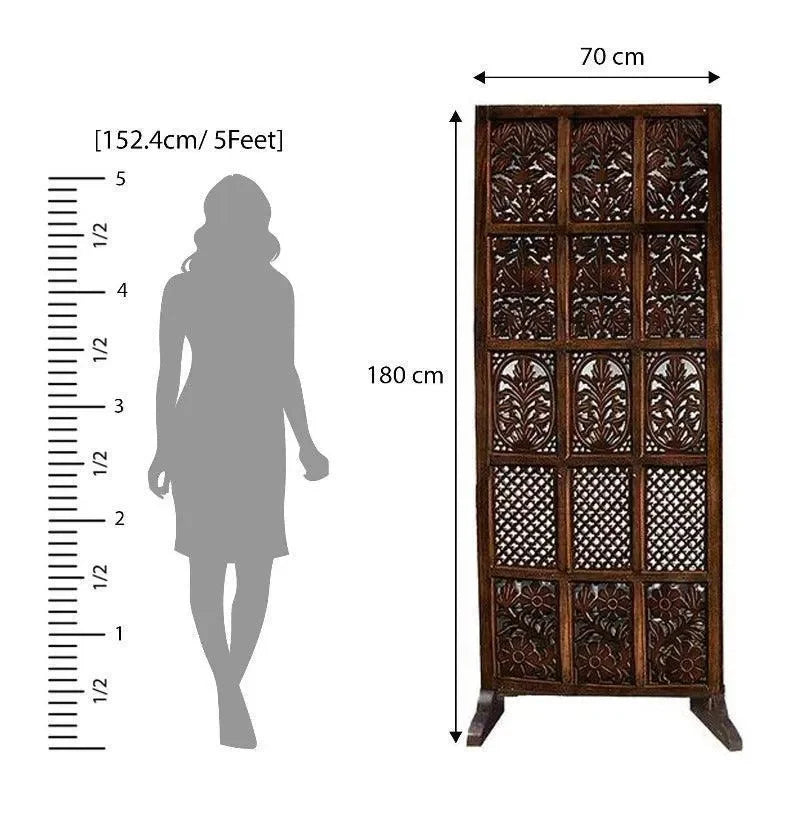A Space-Saving 70 x 180 cm Panel