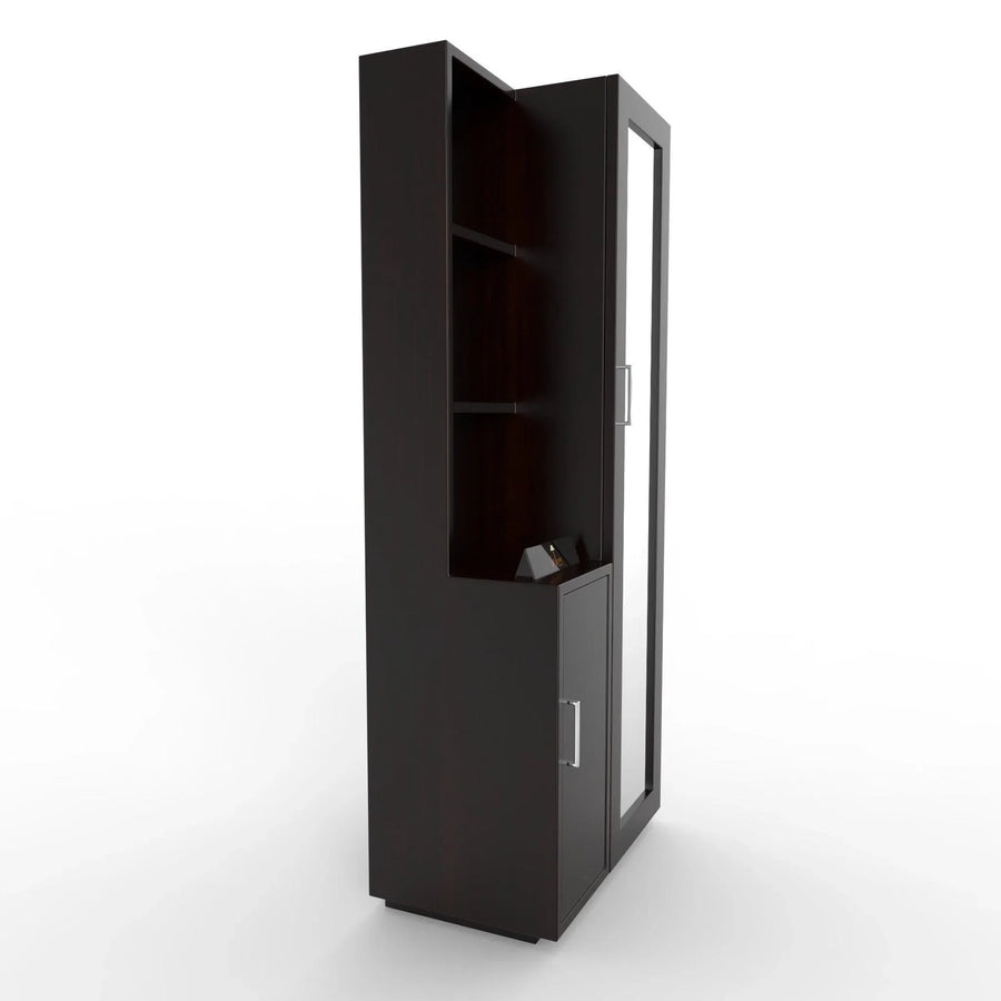 A Mirrored Door for Getting Ready