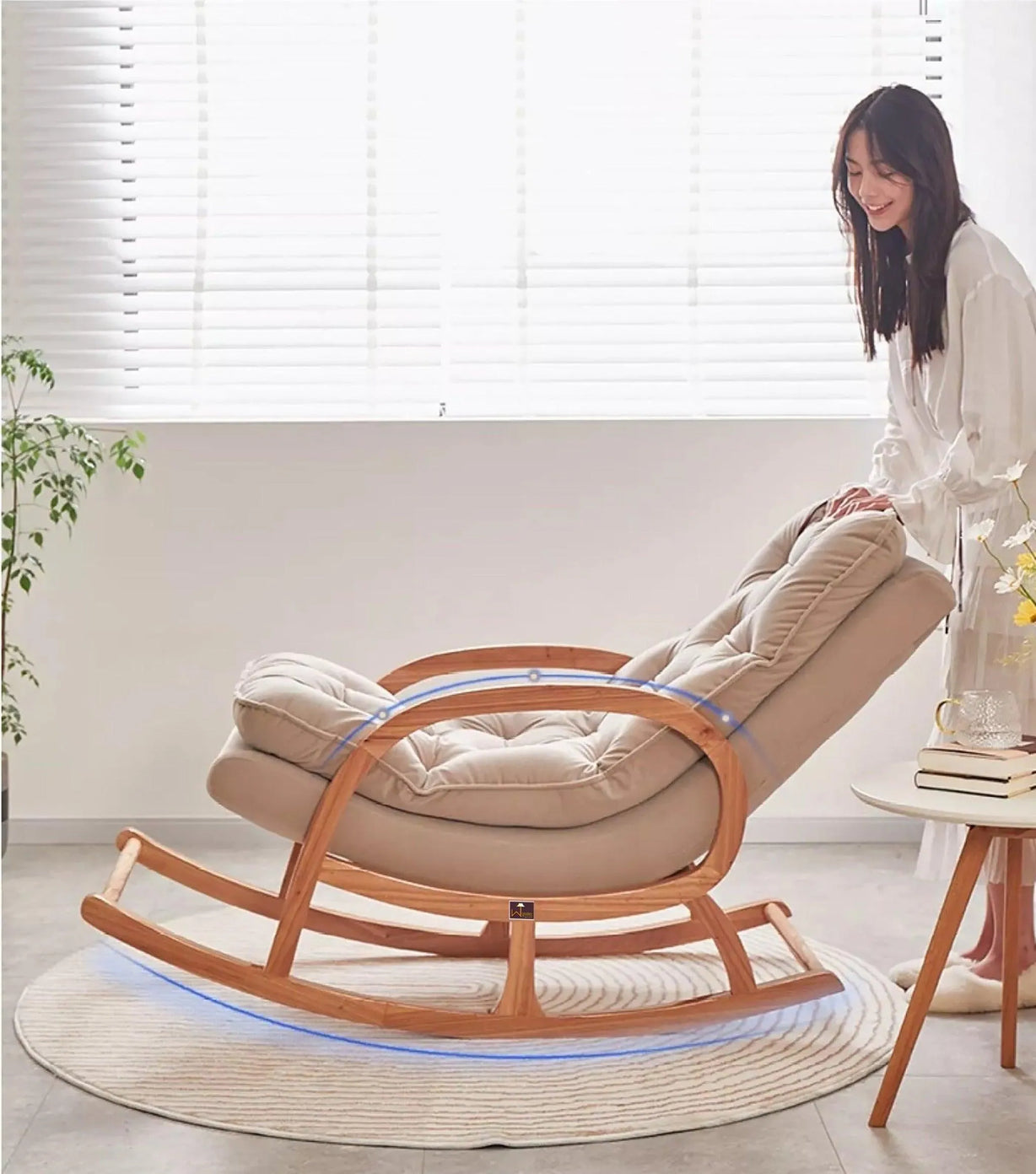 كرسي هزاز خشبي كلاسيكي من Wooden Twist - قطعة خالدة من الراحة والأناقة لمنزلك في الإمارات العربية المتحدة.